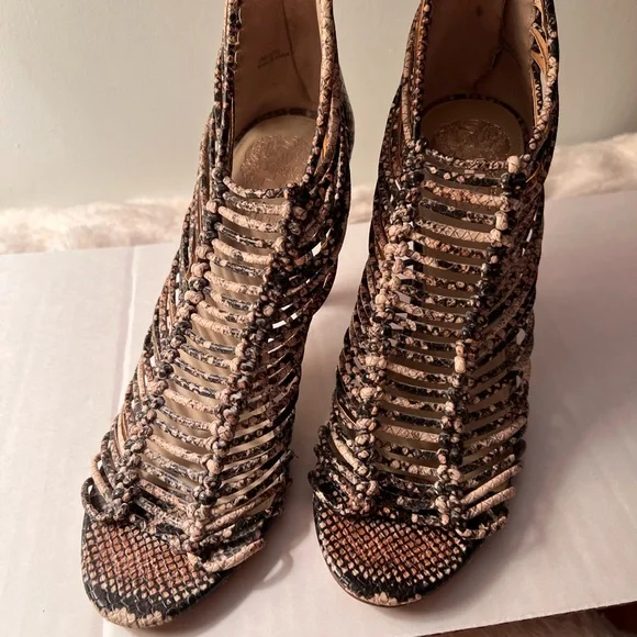 Women's Vince Camutos Strappy 4in High Heel Sandals - Picture 8 of 9